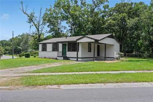 2401 N Dog River Dr, Mobile, AL, 36605-2643 | Card Image