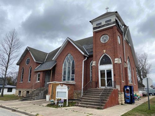 105 N Mckee St, Macy, IN, 46951-4204 | Card Image