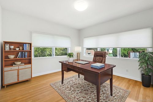 8 Magnolia Ave, Larchmont, NY, 10538-4228 | Card Image