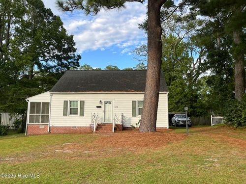 604 School Dr, Williamston, NC, 27892-1846 | Card Image