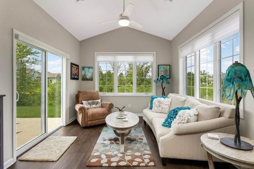 988 Spruce St, Newport, MN, 55055-4400 | Card Image