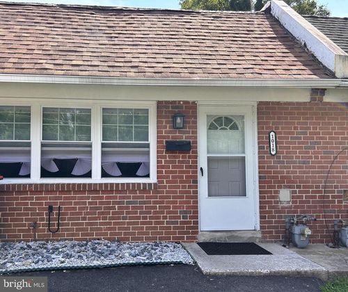 1018 Ward St, Chester, PA, 19013-2012 | Card Image