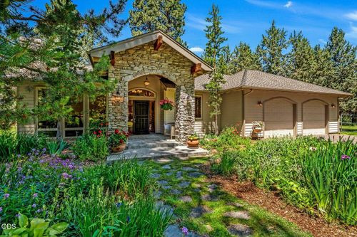 64464 Collins Road, Bend, OR, 97703 | Card Image