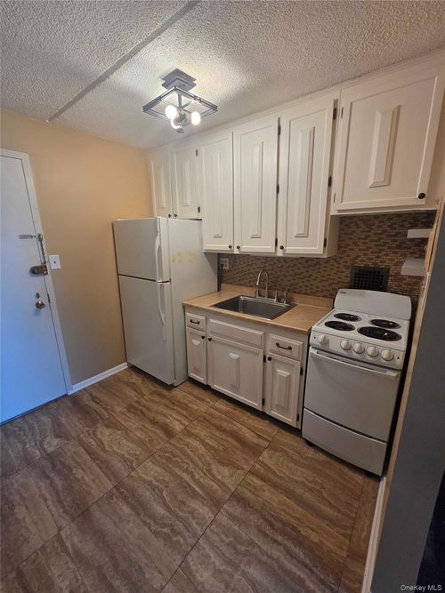 3p-160 Academy St, Poughkeepsie, NY, 12601-4502 | Card Image
