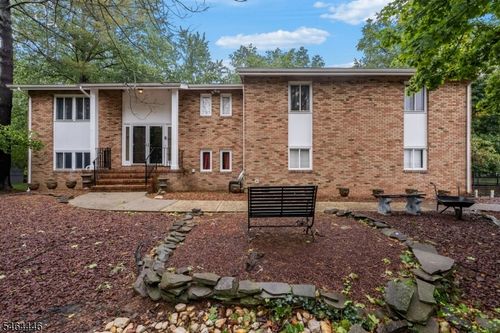 1 Hidden Lake Dr, North Brunswick, NJ, 08902-1201 | Card Image