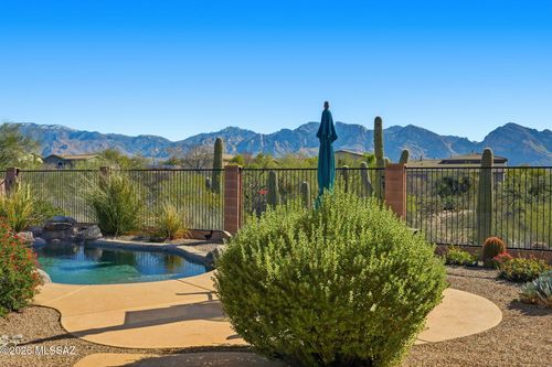 11744 N Mesquite Hollow Dr, Oro Valley, AZ, 85737-7351 | Card Image