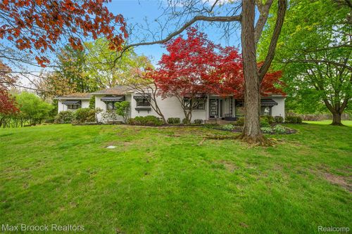 30400 Woodhaven Ln, Beverly Hills, MI, 48025-4969 | Card Image