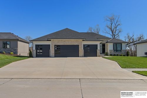 5727 N 208 Street, Omaha, NE, 68022 | Card Image
