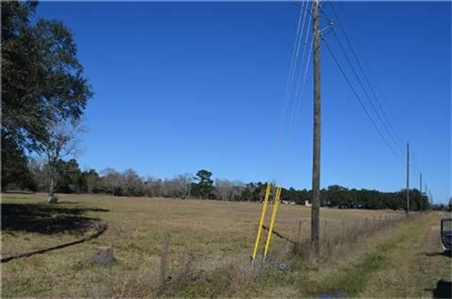 319 Wallace Rd, Home with 0 bedrooms, 3 bathrooms and 2 parking in Hankamer TX | Image 15
