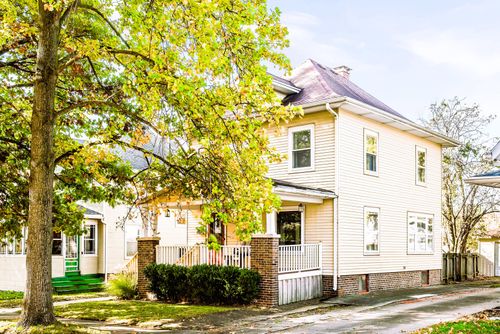 411 Willard Ave, Bloomington, IL, 61701-5673 | Card Image