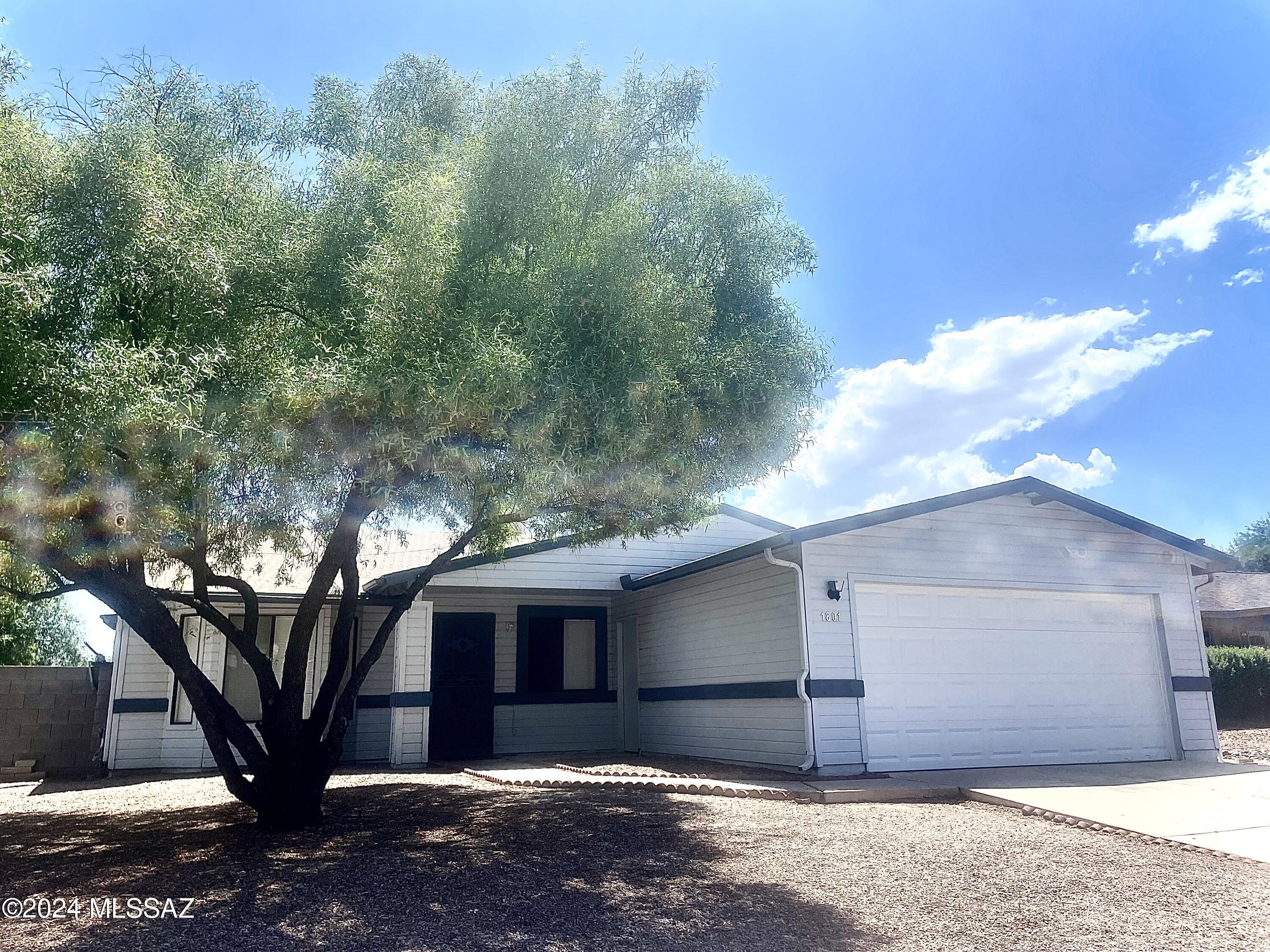 Chardonnay Dr, Tucson, AZ 85746