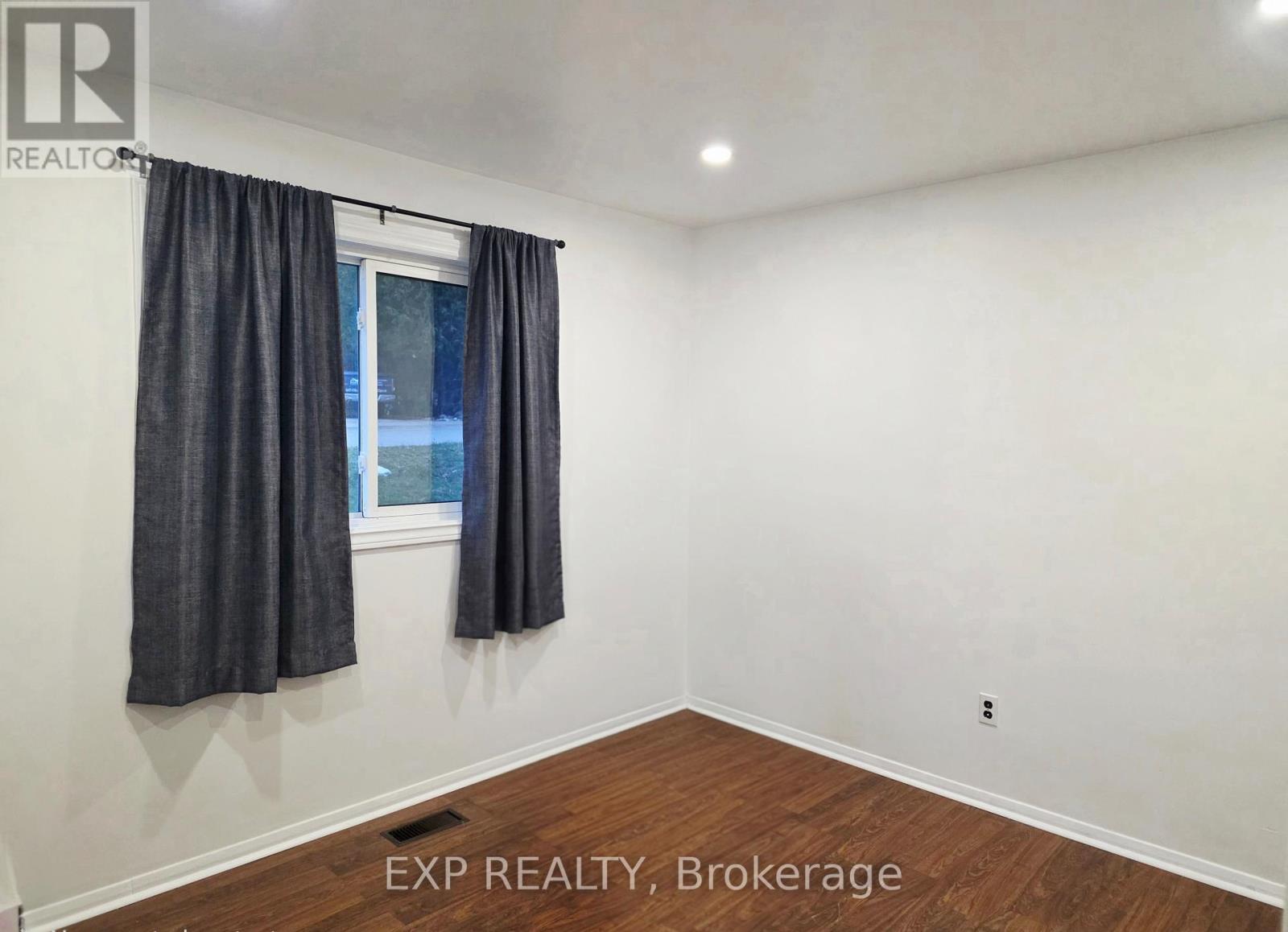 Residential in Bradford West Gwillimbury (Bradford) 4