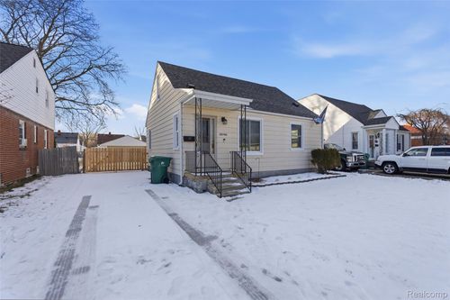 22785 Schroeder Ave, Eastpointe, MI, 48021-1812 | Card Image