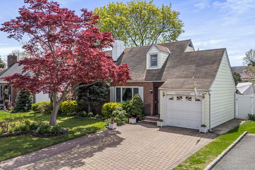 638 Lakeview Ave, Rockville Centre, NY, 11570-3224 | Card Image