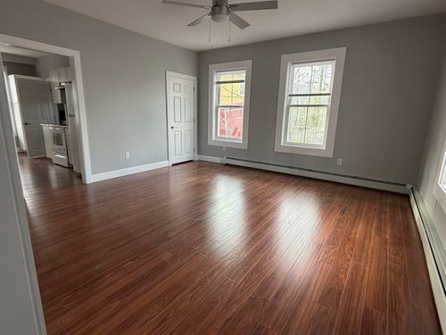 b-4 Elm St, Newmarket, NH, 03857-1202 | Card Image