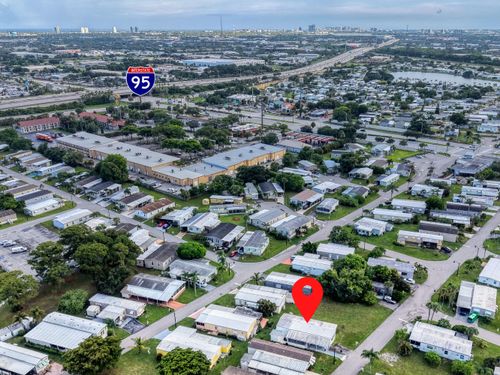 502-7411 43rd Ter N, Riviera Beach, FL, 33404-3918 | Card Image