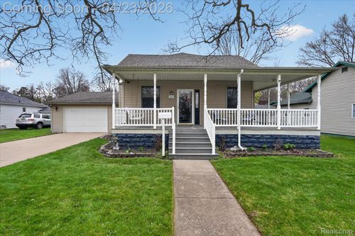 306 S Main St, Vassar, MI, 48768-1607 | Card Image