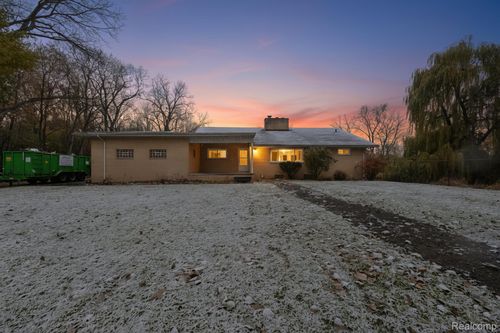 21697 Mcclung Ave, Southfield, MI, 48075-7804 | Card Image