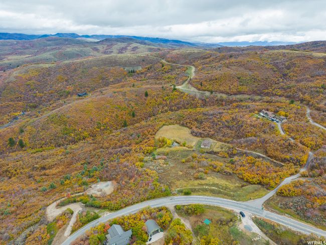 Bird's eye view with a mountain view | Image 28