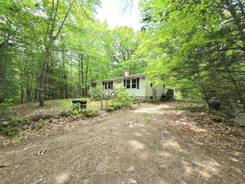 72 Freeman Hall Rd, Nottingham, NH, 03290-6104 | Card Image