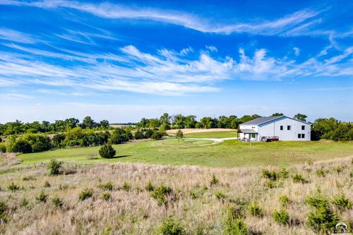 6518 86th St, Meriden, KS, 66512-8839 | Card Image