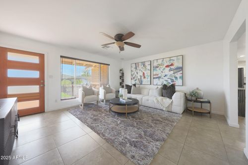 8112 E Monte Vista Rd, Scottsdale, AZ, 85257-2833 | Card Image