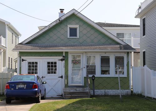 135 W Sweetbriar Rd, Wildwood Crest, NJ, 08260-1367 | Card Image