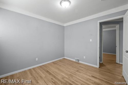 32154 Melton St, Westland, MI, 48186-4938 | Card Image