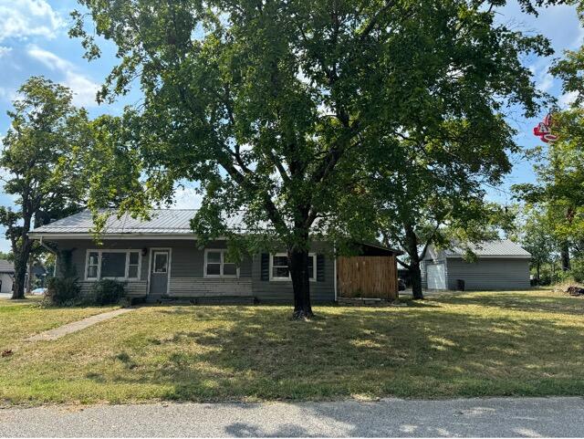 Mound St, Carthage, MO 64836