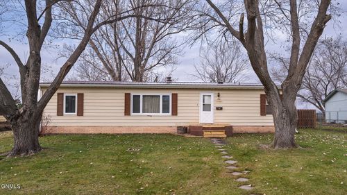 1232 Custer Dr, Washburn, ND, 58577-4003 | Card Image