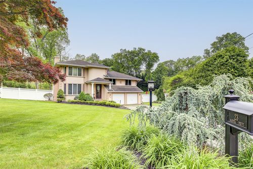 23 Sandra Dr, Dix Hills, NY, 11746-5213 | Card Image