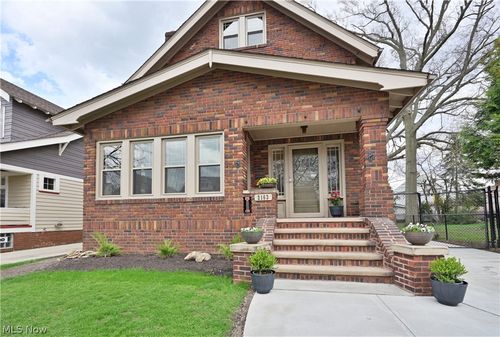 2163 Waterbury Road, Lakewood, OH, 44107 | Card Image