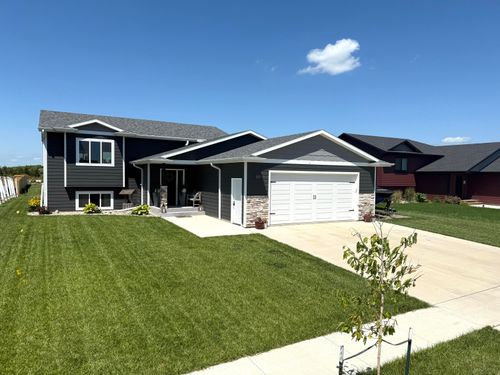 1203 Nano Nagle Ave Ne, ABERDEEN, SD, 57401-2643 | Card Image