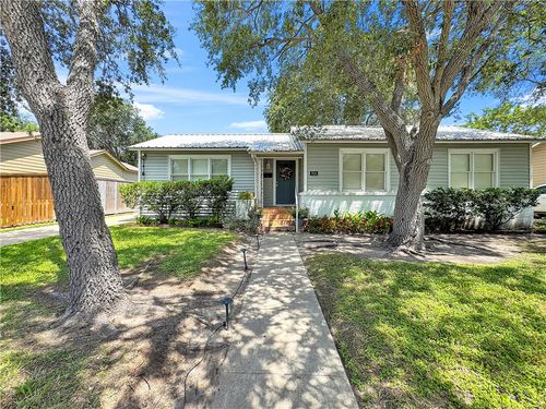 916 Delaine Dr, Corpus Christi, TX, 78411-2322 | Card Image