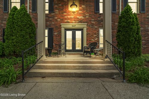 104-247 Stonehenge Dr, Louisville, KY, 40207-3533 | Card Image