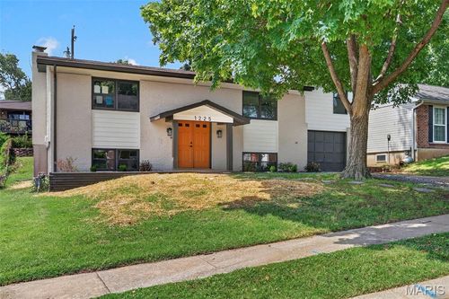 1225 Roth Hill Dr, Maryland Heights, MO, 63043-2903 | Card Image