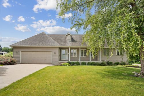 1101 6th St Ne, Independence, IA, 50644-2127 | Card Image