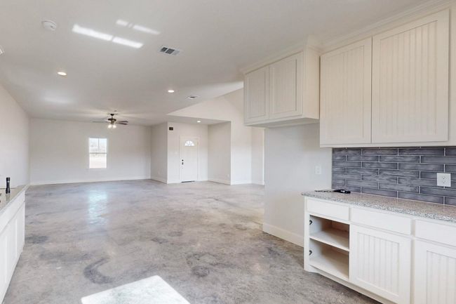 Kitchen featuring tasteful backsplash, concrete floors, recessed lighting, visible vents, and ceiling fan | Image 17