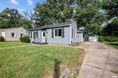 3725 10 Th Avenue Court, House other with 2 bedrooms, 1 bathrooms and null parking in Moline IL | Image 2