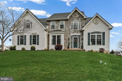 352 Drummers Ln, PHOENIXVILLE, PA, 19460-5636 | Card Image