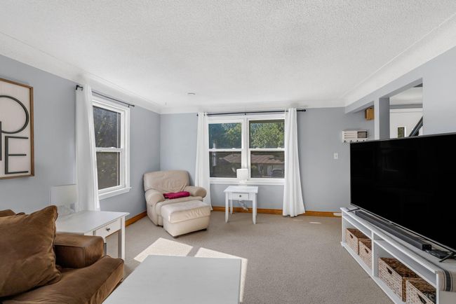 23_11908_James_Rd_Hopkins_MN_55343_USA-Living_room-HT8A1378.JPG | Image 10