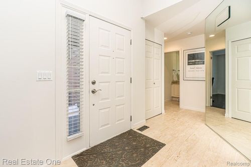 7086 Danbrooke, West Bloomfield, MI, 48322-2950 | Card Image