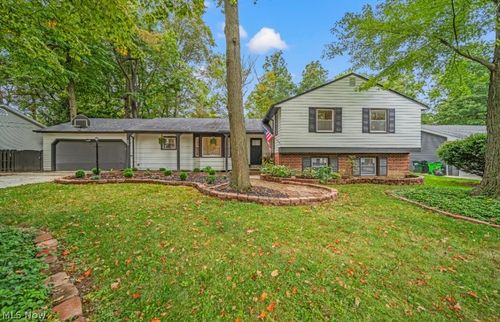 1066 Eastlawn Dr, Highland Heights, OH, 44143-3128 | Card Image