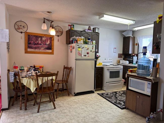 11308 106 Avenue, House other with 3 bedrooms, 2 bathrooms and 4 parking in Fairview AB | Image 5