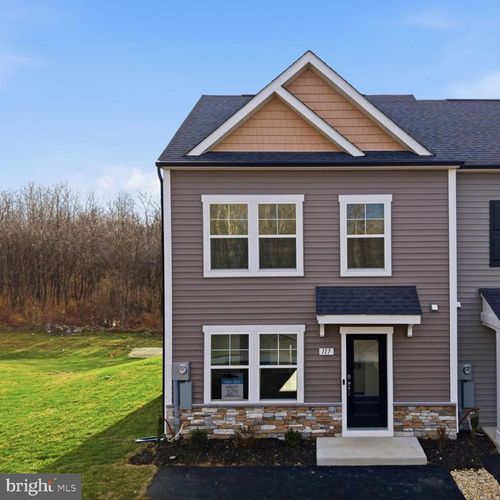 117 Courthouse Dr, MARTINSBURG, WV, 25404-3749 | Card Image