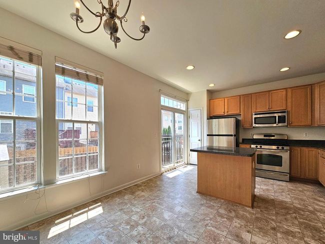 15318 Elizabeth Burbage Loop, Townhouse with 3 bedrooms, 4 bathrooms and null parking in WOODBRIDGE VA | Image 8