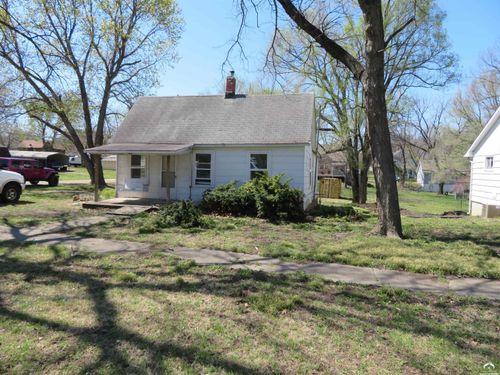 210 Walnut St, Valley Falls, KS, 66088-1228 | Card Image