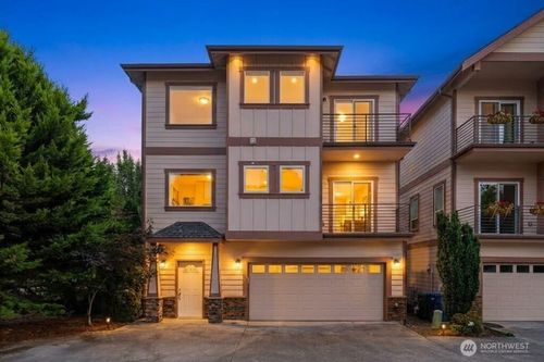 810 5th Ave Nw, Issaquah, WA, 98027-2816 | Card Image