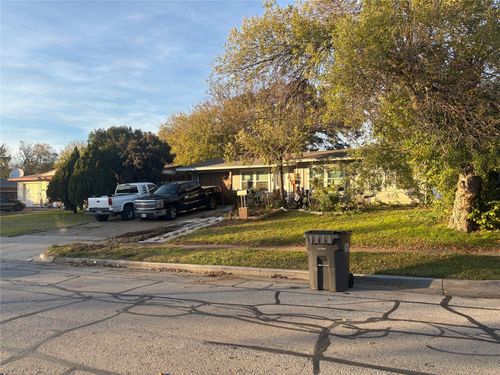 2605 Greenhurst Dr, Farmers Branch, TX, 75234-4741 | Card Image