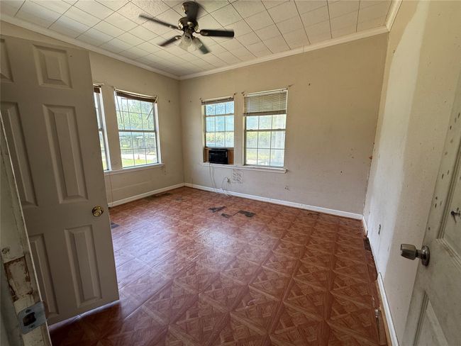 Unfurnished room featuring ornamental molding, ceiling fan, and baseboards | Image 14